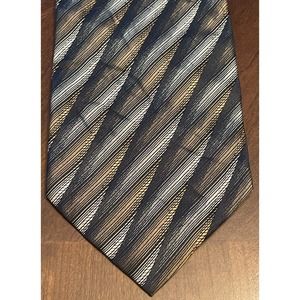 Robert Villini Collezione Hand Made 100% Silk Men’s Neck Tie Made In Korea